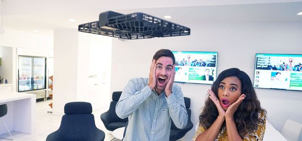 Foto Selfie, Pilih Tongsis Atau Drone Selfie Pakai Hover Camera