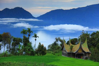 Danau Maninjau di Sumatera Barat